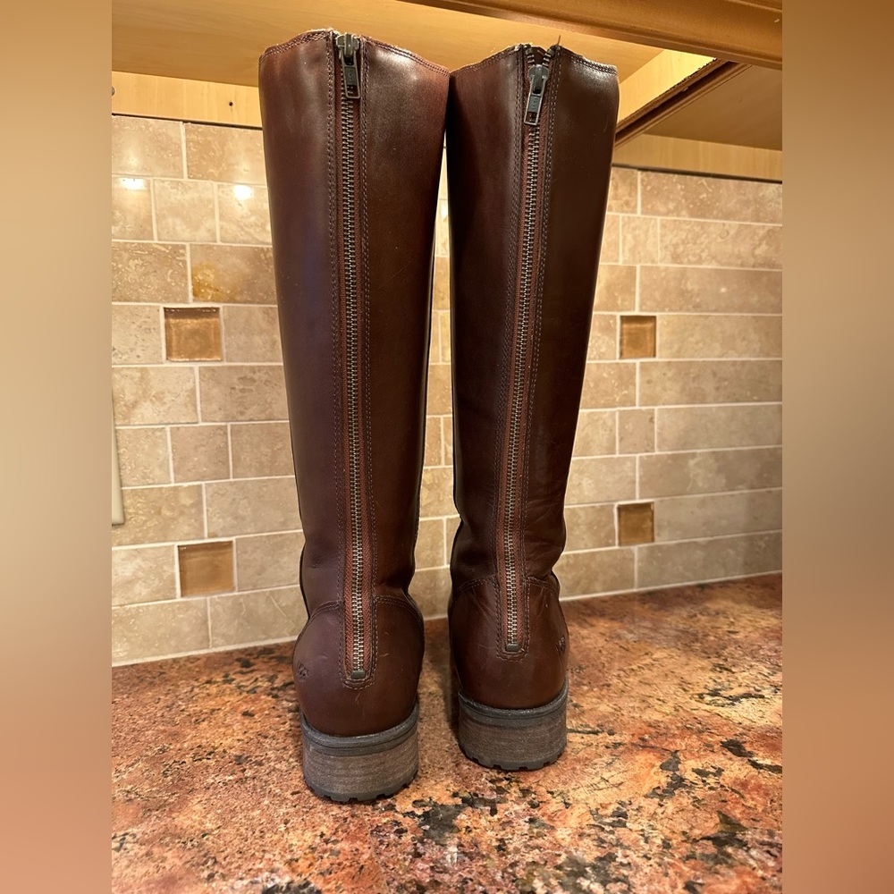 Ugg Seldon knee high brown leather boots women’s size 8.5. Like new. No wear